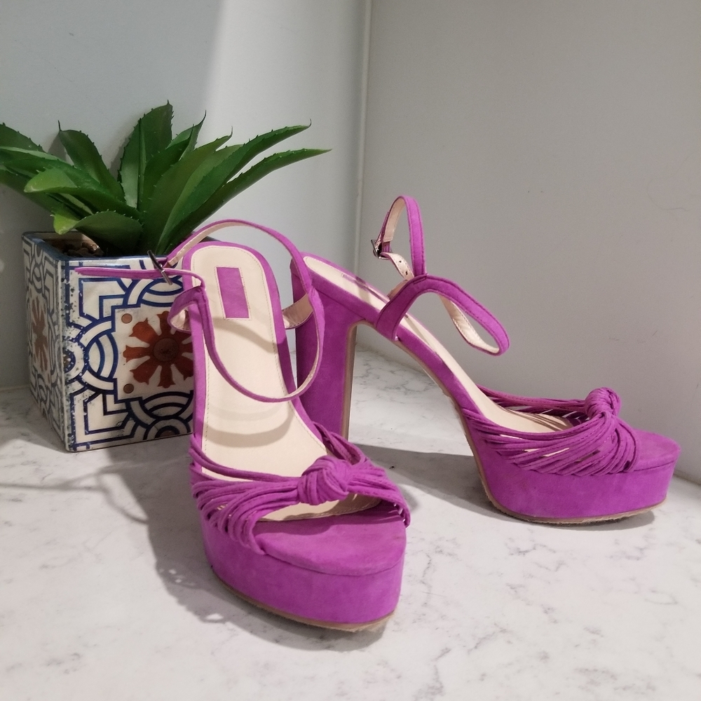 👡 FOREVER XXI MAGENTA PLATFORM SANDALS - Picture 4 of 11